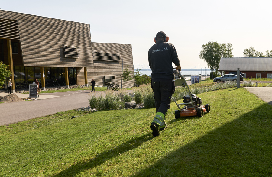 Gressklipping med håndklipper